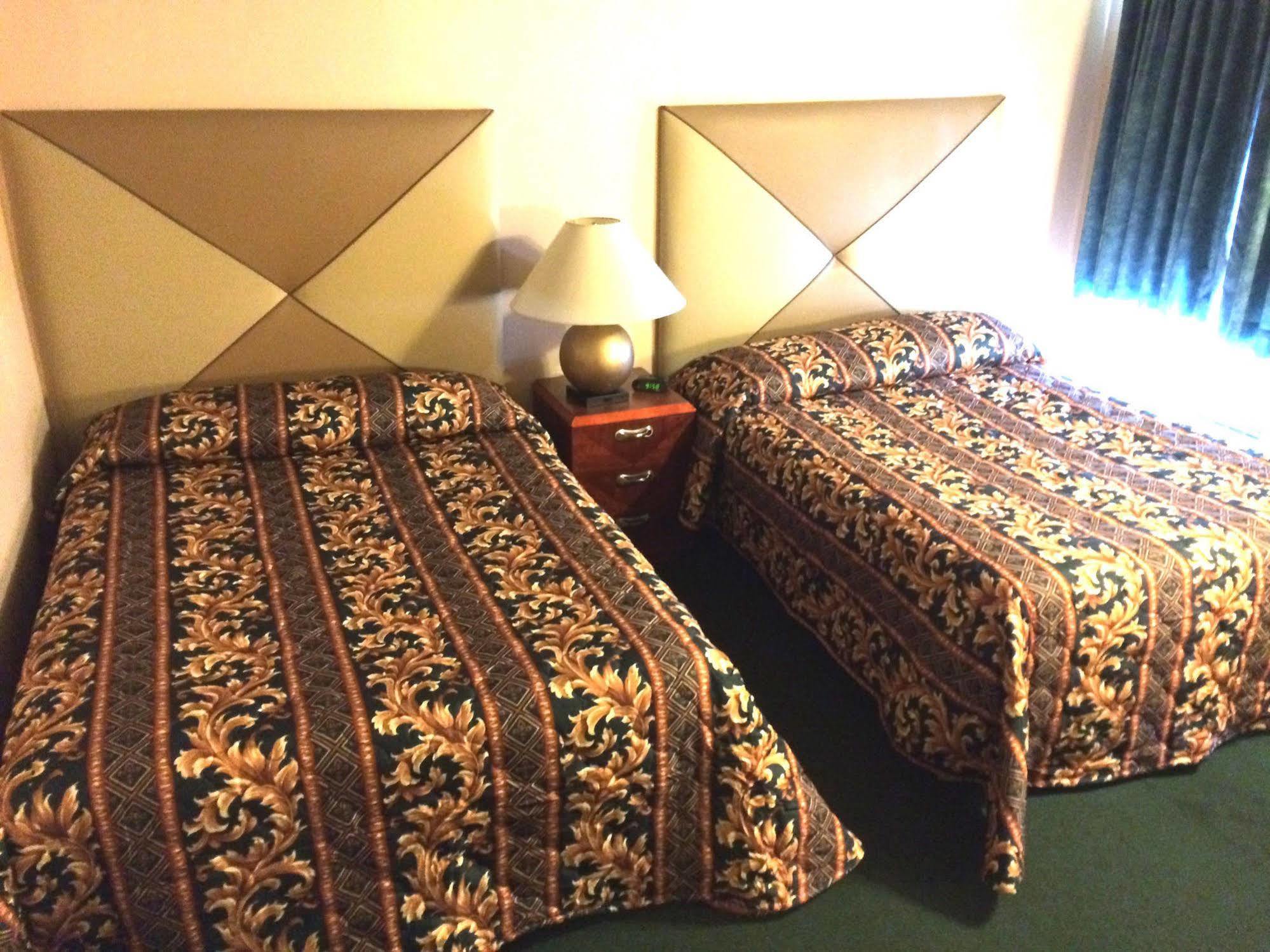 Motel Montreal Lac George Extérieur photo